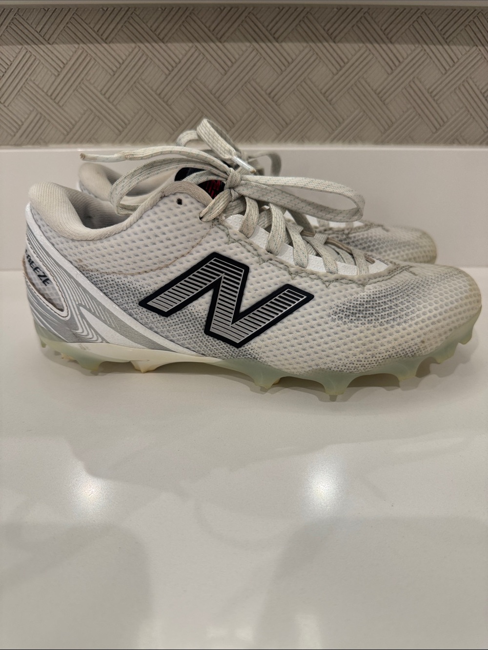 New Balance FreezeLX v5 Low Lacrosse Cleats White M6.5 / W8 Used